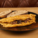 Omelette de Tocineta y Champiñones