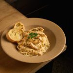 Pasta en Salsa Blanca con Pollo