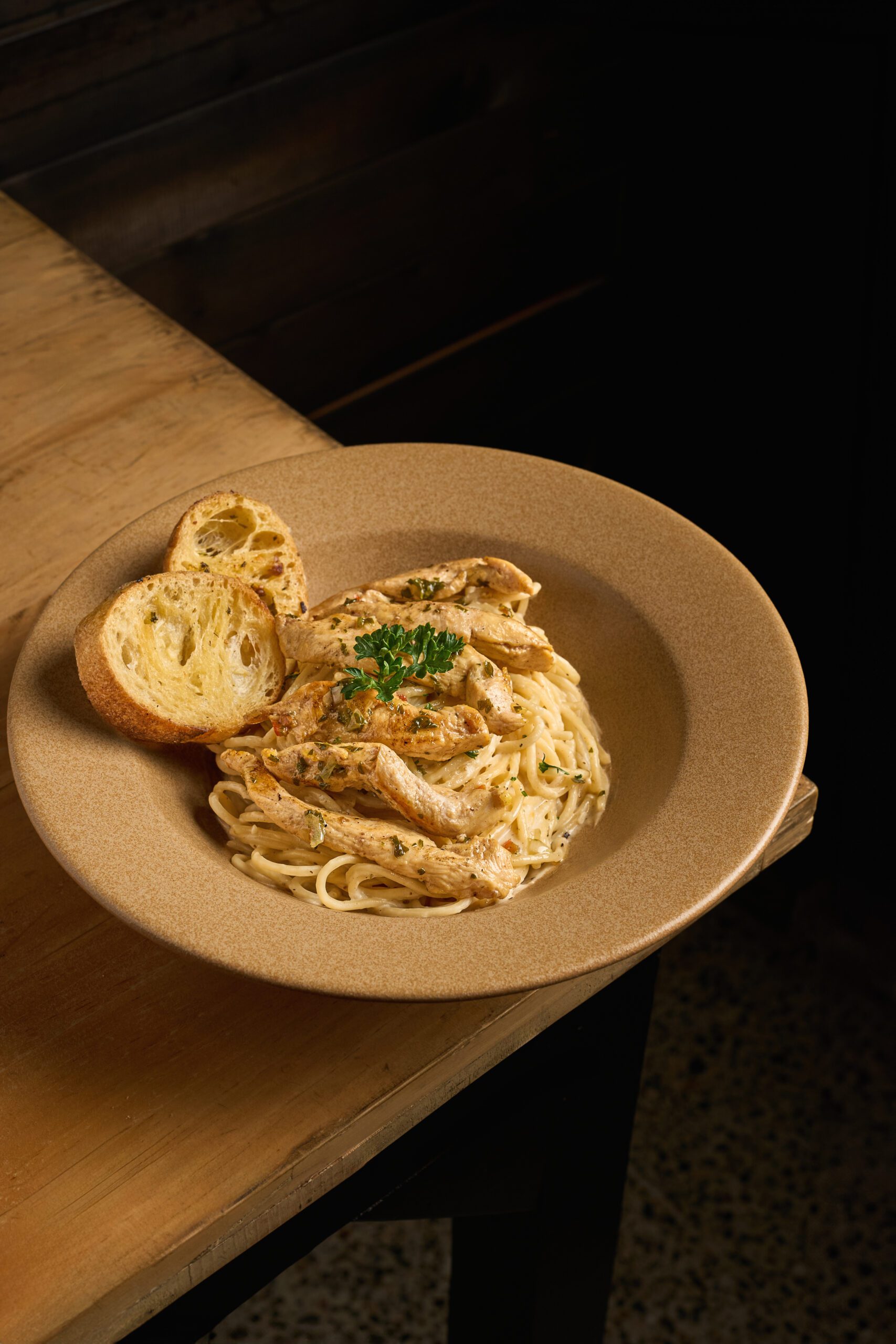 PASTAS CON POLLO Pasta en Salsa Blanca con Pollo - Image 1